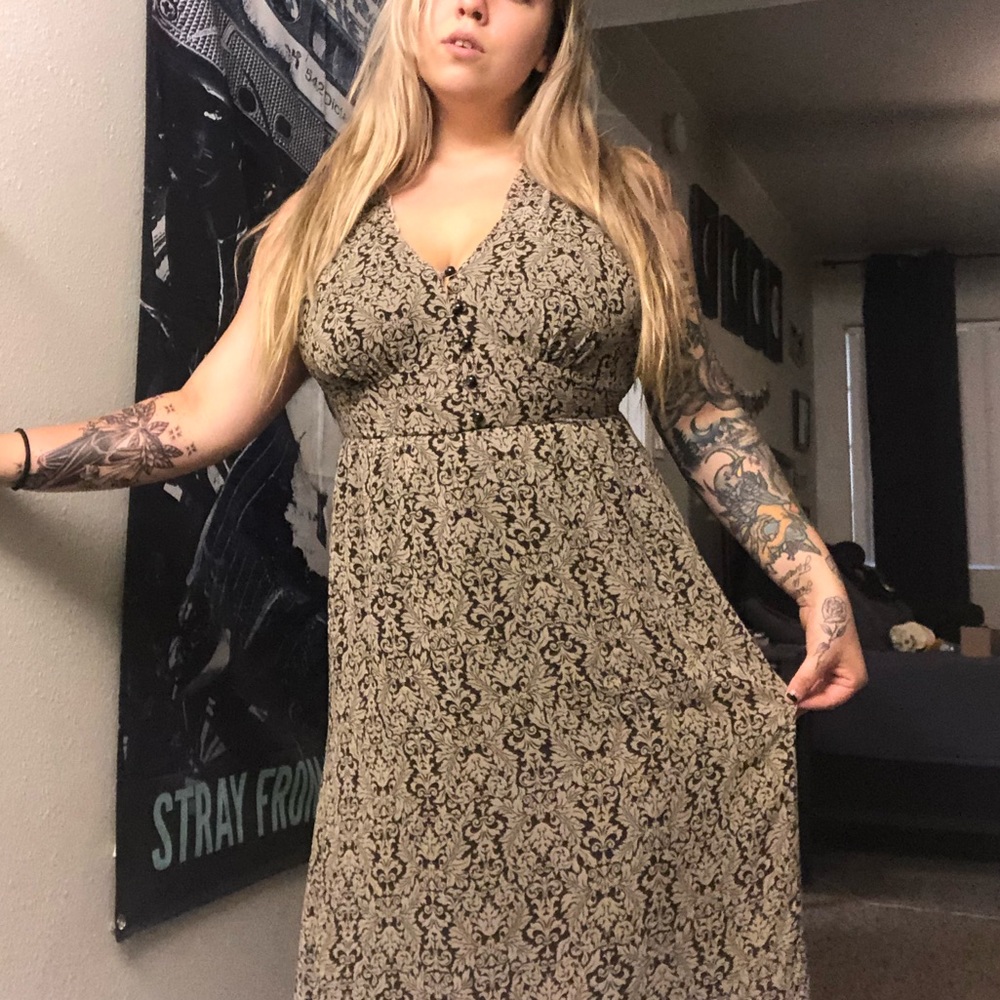 Beautiful Brown & Tan Vintage Mid-Length Dress!